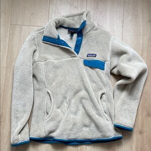 Patagonia Fleece Pullover in Cream and Blue